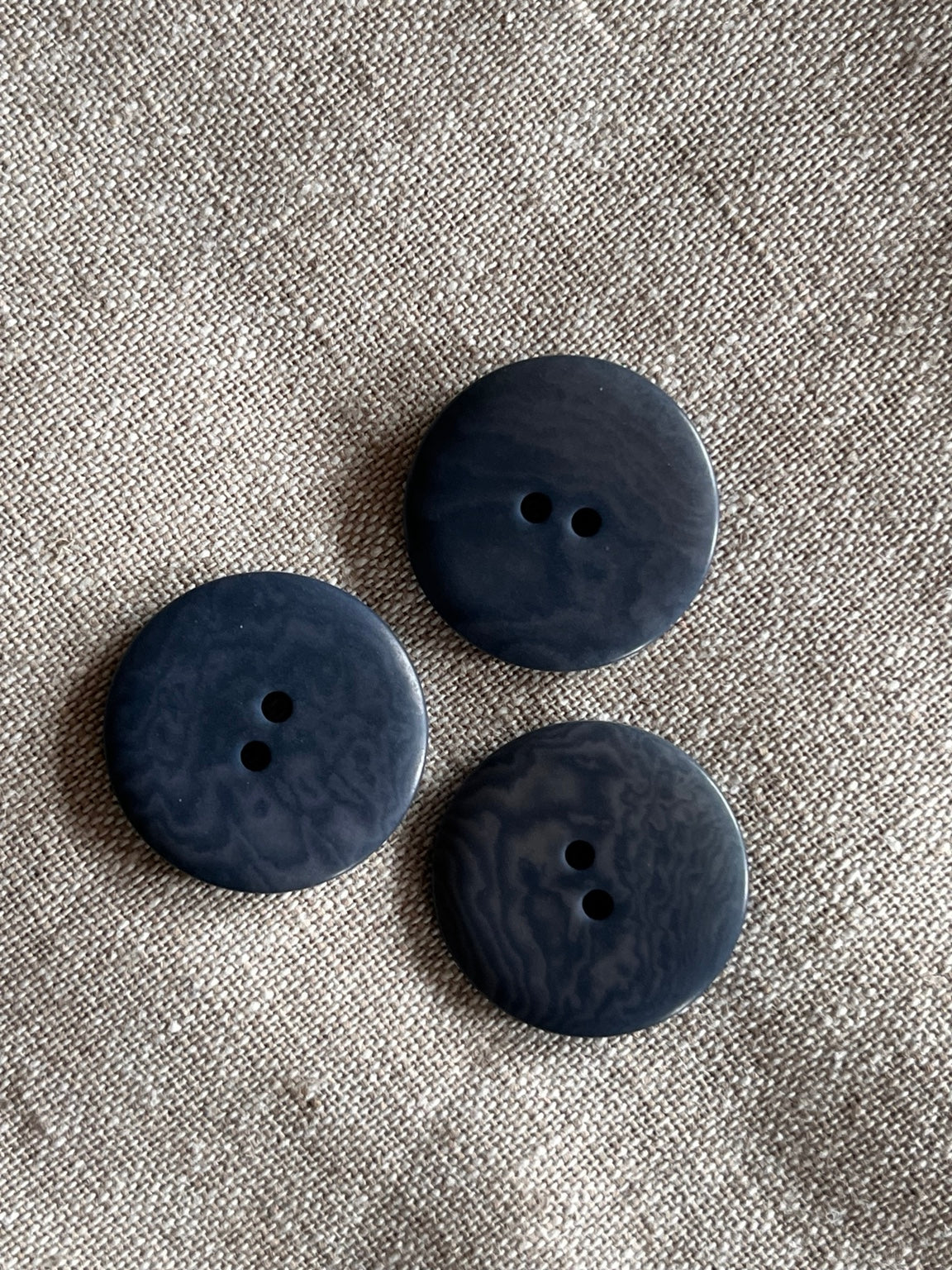 Steinnussknopf Linse matt blau – 25 mm